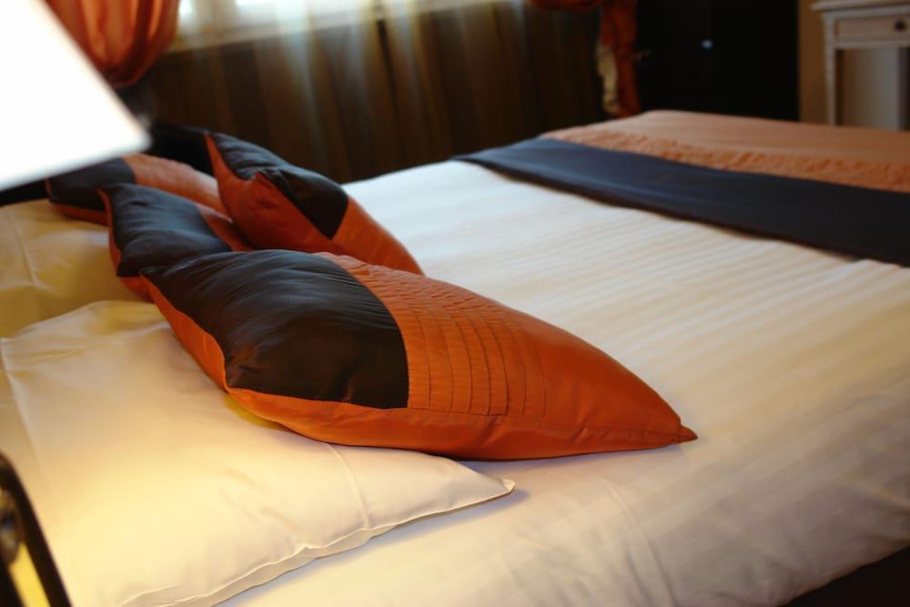 Bhoma Bourges - Hotel & Restaurant Екстер'єр фото