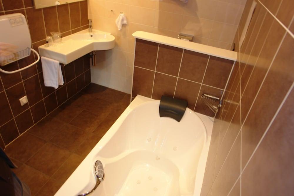 Bhoma Bourges - Hotel & Restaurant Екстер'єр фото