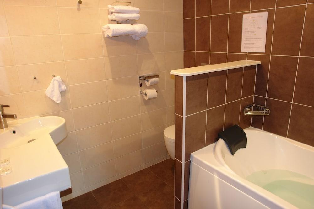 Bhoma Bourges - Hotel & Restaurant Екстер'єр фото
